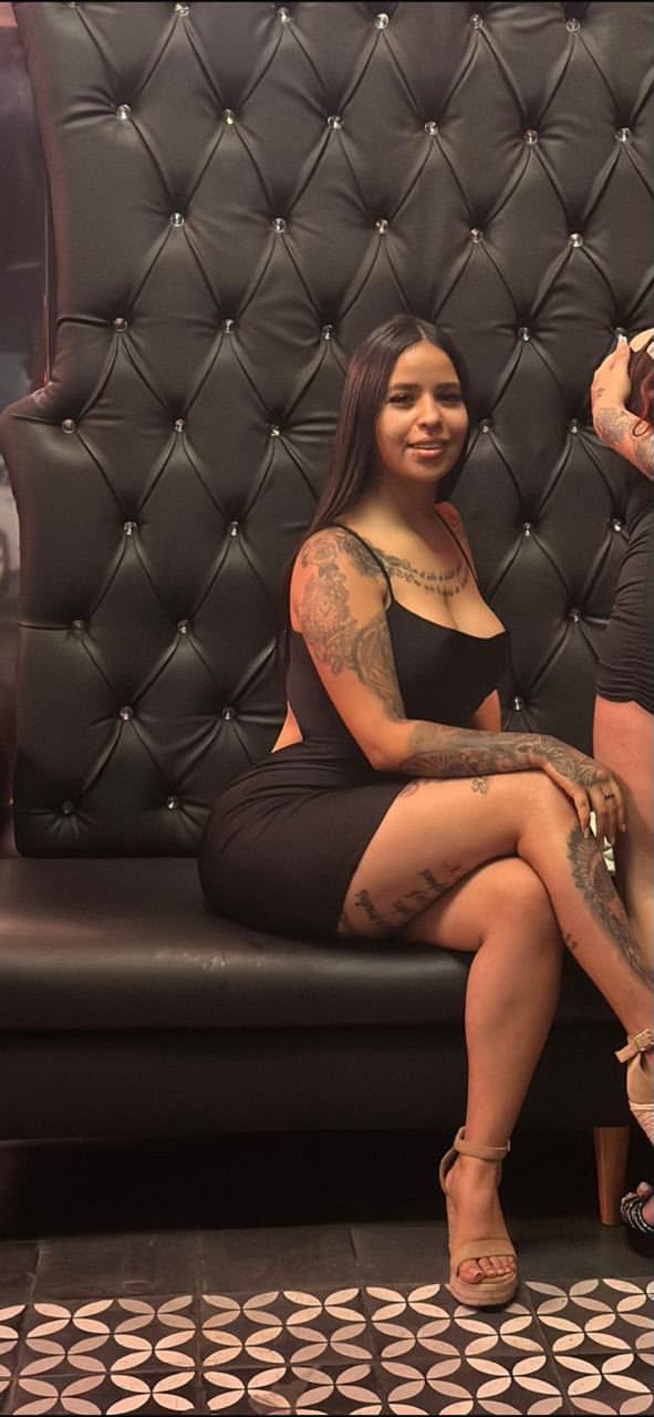 Mujer exótica, divertida y espectacular