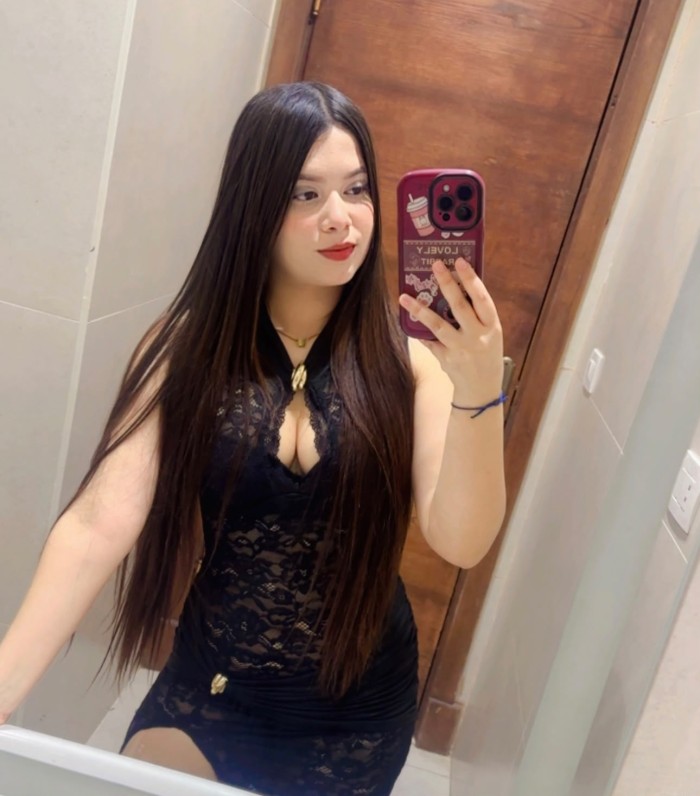 NOVEDAD KAROL EN EIXAMPLE! JOVENCITA VICIOSA FIESTERA MORBOSA Y DISCRETA