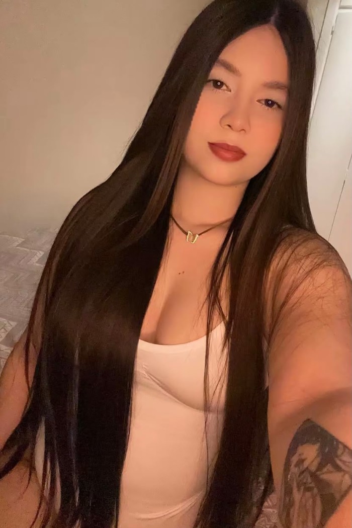 NOVEDAD KAROL EN EIXAMPLE! JOVENCITA VICIOSA FIESTERA MORBOSA Y DISCRETA