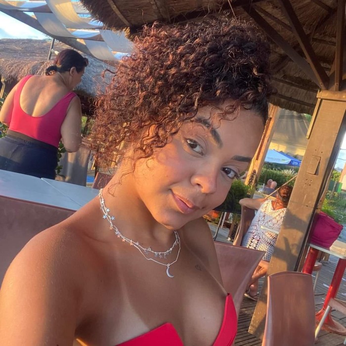 Bruna chica trans caliente