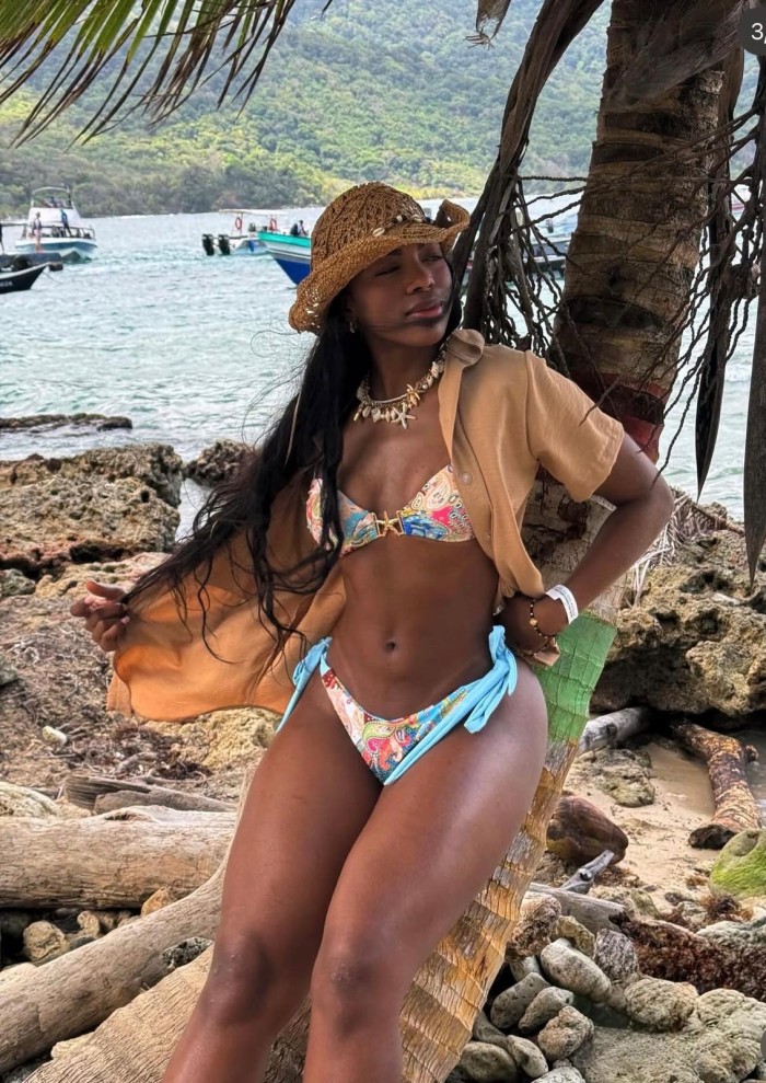 BOMBA DE SEXO LUJURIOSA FIESTERA COMPLACIENTE