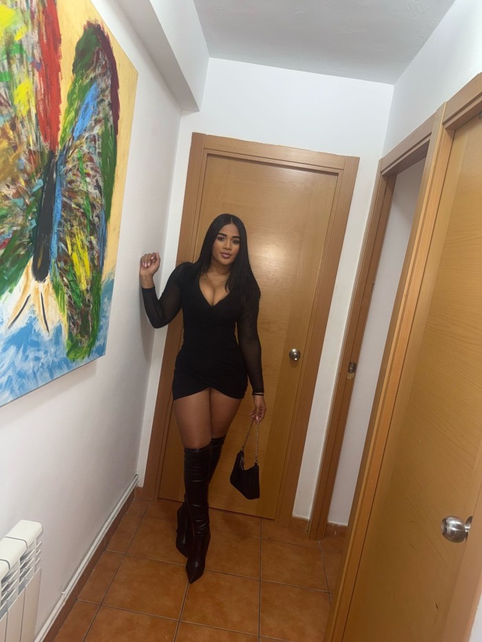 LAURA CACHONDA Y SENSUAL LATINA EN CADIZ CENTRO