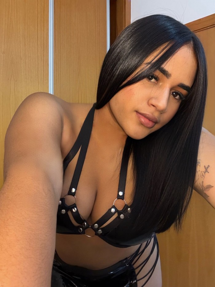 LAURA CACHONDA Y SENSUAL LATINA EN CADIZ CENTRO