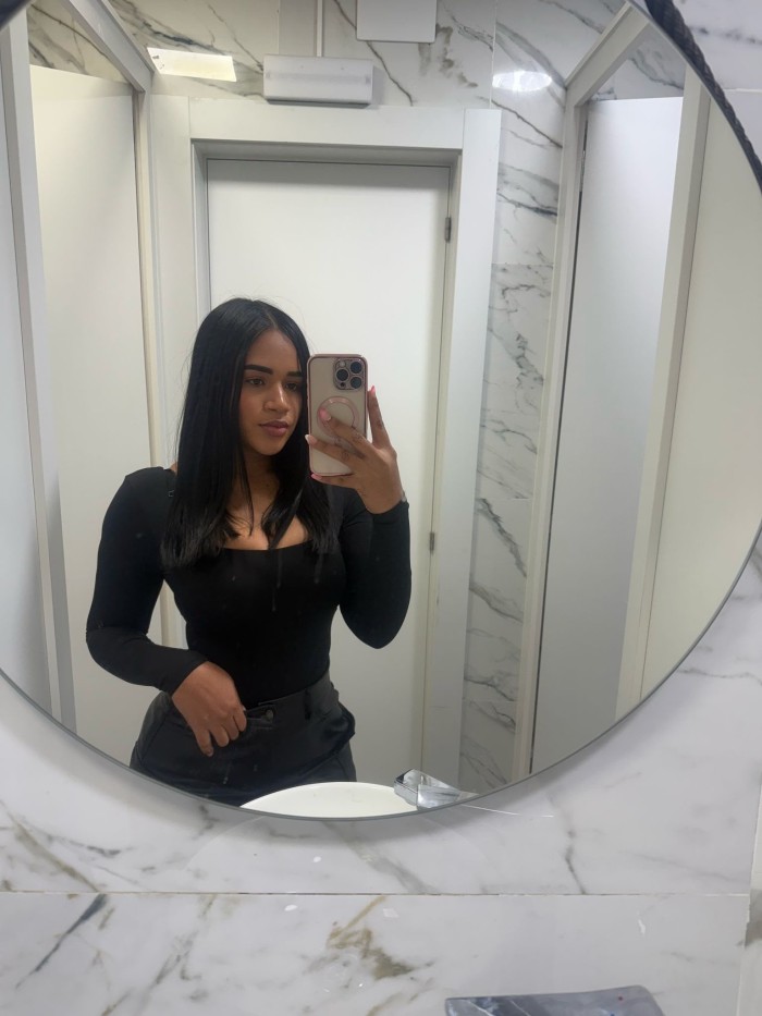 LAURA  CACHONDA Y SENSUAL LATINA EN CADIZ CENTRO
