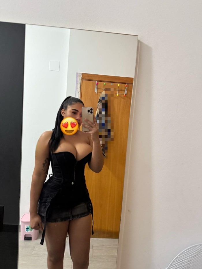 LAURA  CACHONDA Y SENSUAL LATINA EN CADIZ CENTRO