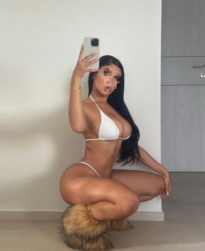Kimberly hermosa mujer Latina, culona y tetona.