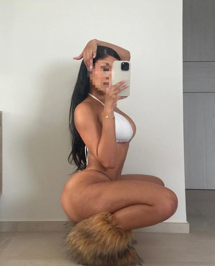 Kimberly hermosa mujer Latina, culona y tetona.