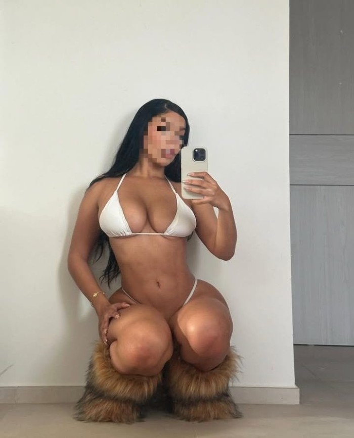 Kimberly hermosa mujer Latina, culona y tetona.
