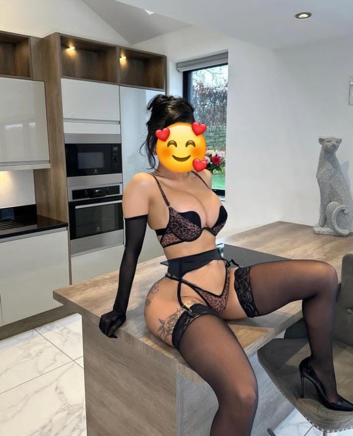 nueva en tu zona por vario dias disponible amor