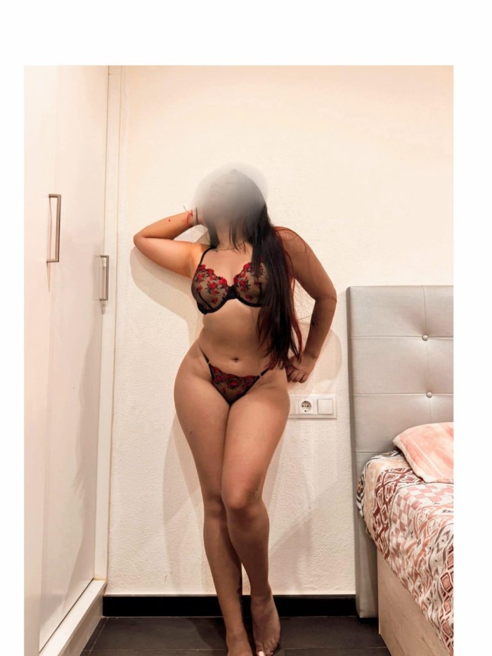 Amigas fiesteras para trío en Torrassa