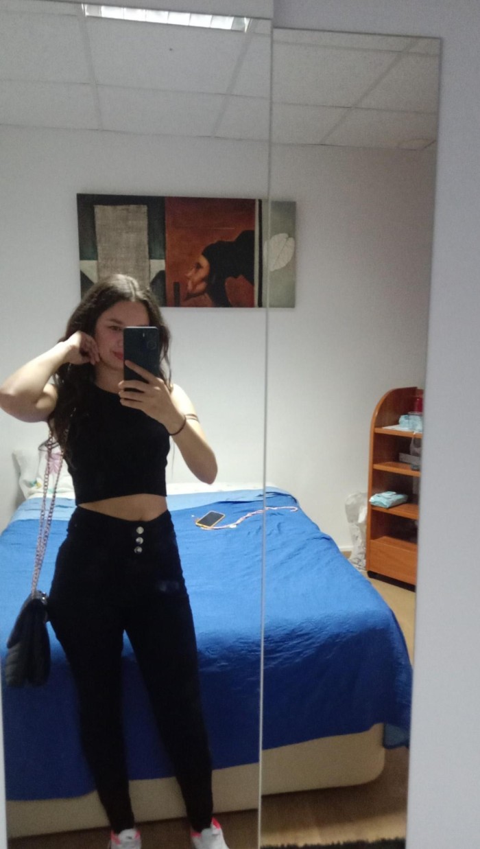 Flaca latina cuerpo natural una bebesita