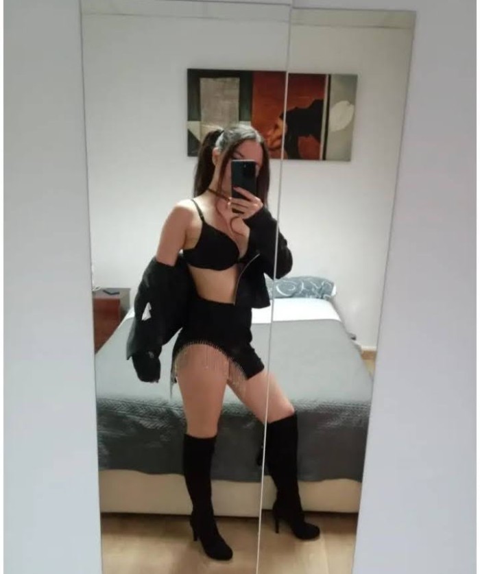 Flaca latina cuerpo natural una bebesita