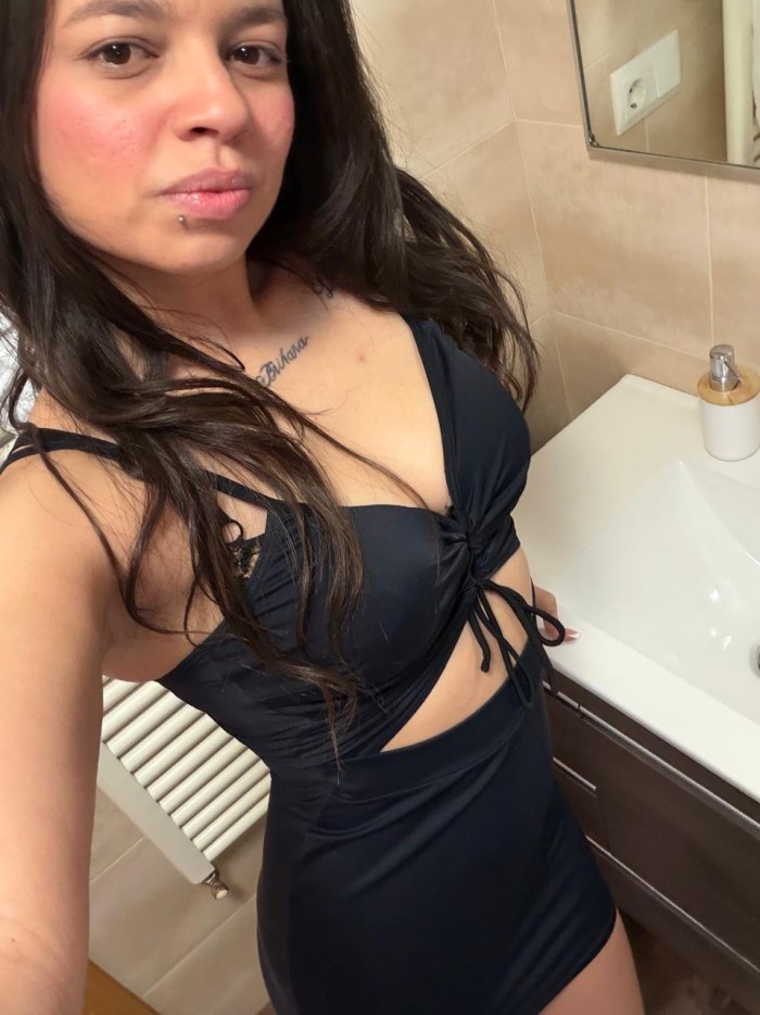 Flaca latina cuerpo natural una bebesita