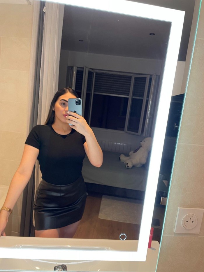 Hermosa paisa cariñosa