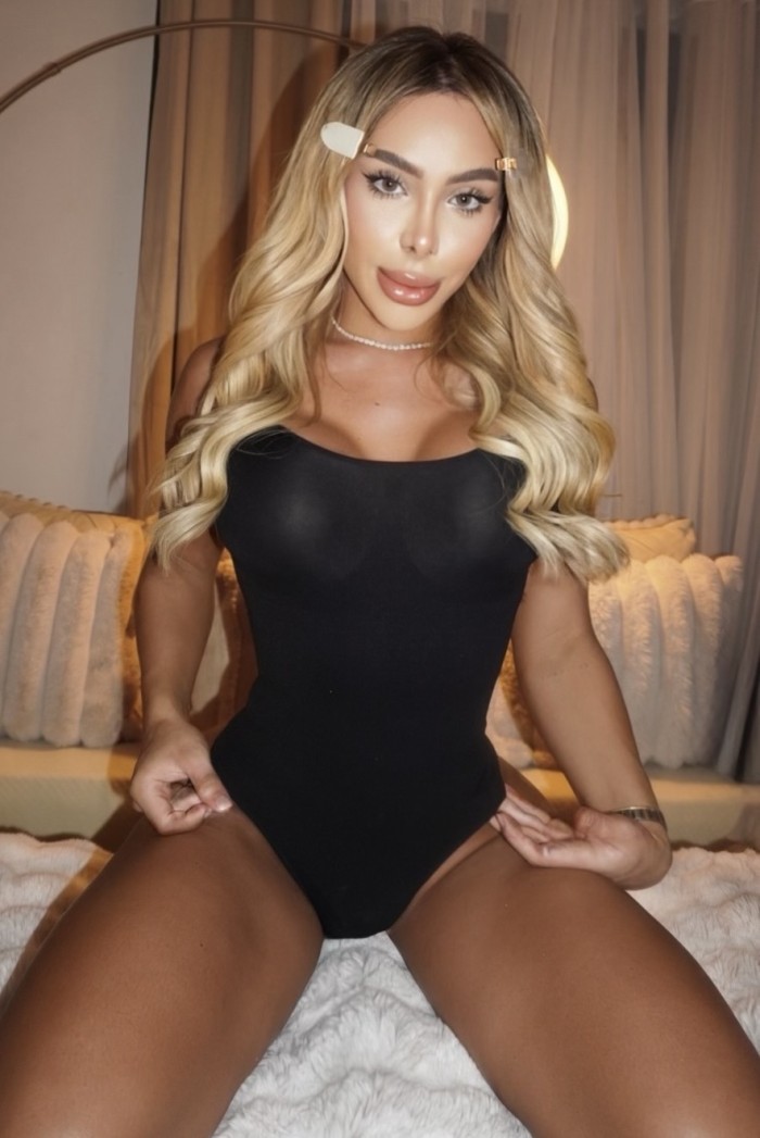 DEEP THROAT XXX PORNSTAR FEMENINA BLONDIE