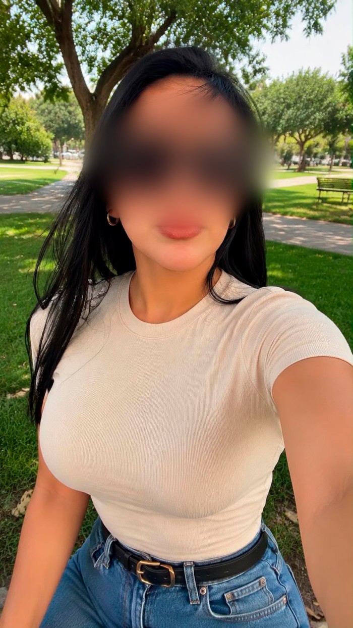 Totalmente natural con grandes pechos y ganas de sexo