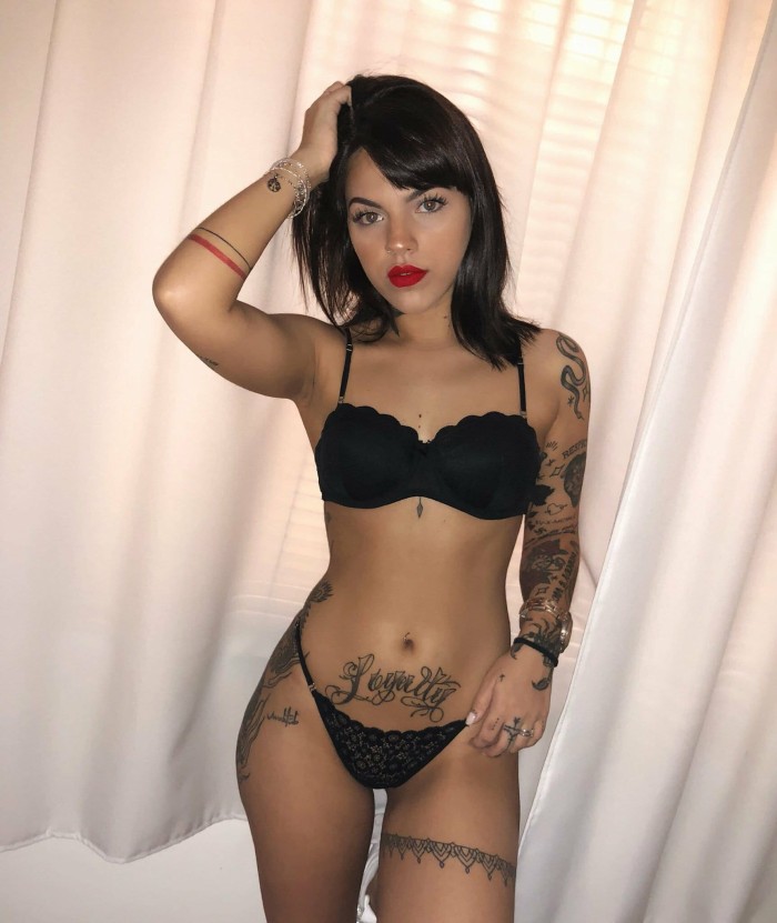 CHICA HERMOSA DE VACACIONES UNOS DIAS EN BENIDORM
