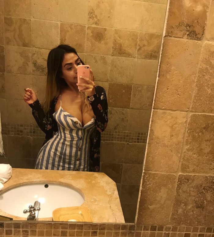 SAMIRA LLEGO PARA DARLA TODA FIESTERA ME ENCANTA EL GRIEGO EN TORREVIEJA