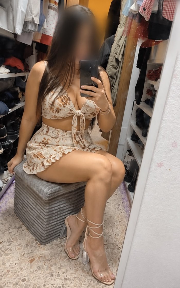 DIVERTIDA JUGUETONA CARIÑOSA COLOMBIANA