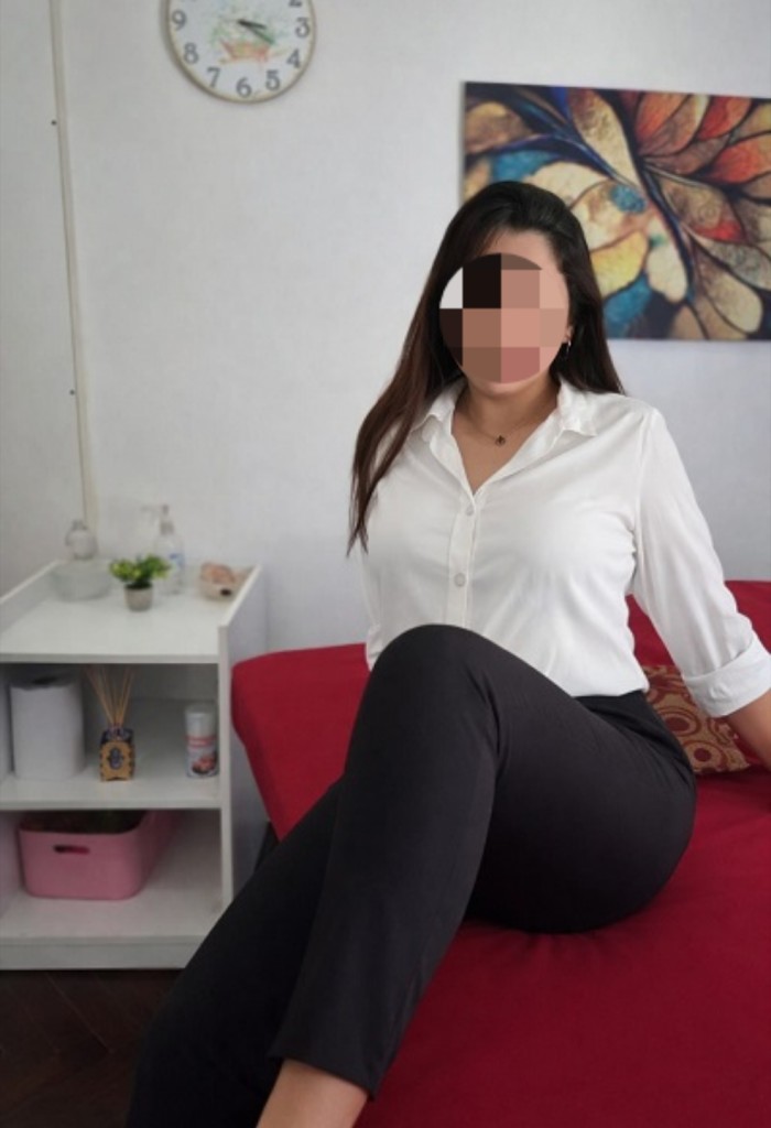 Masajista. Dulce atractiva manos de seda