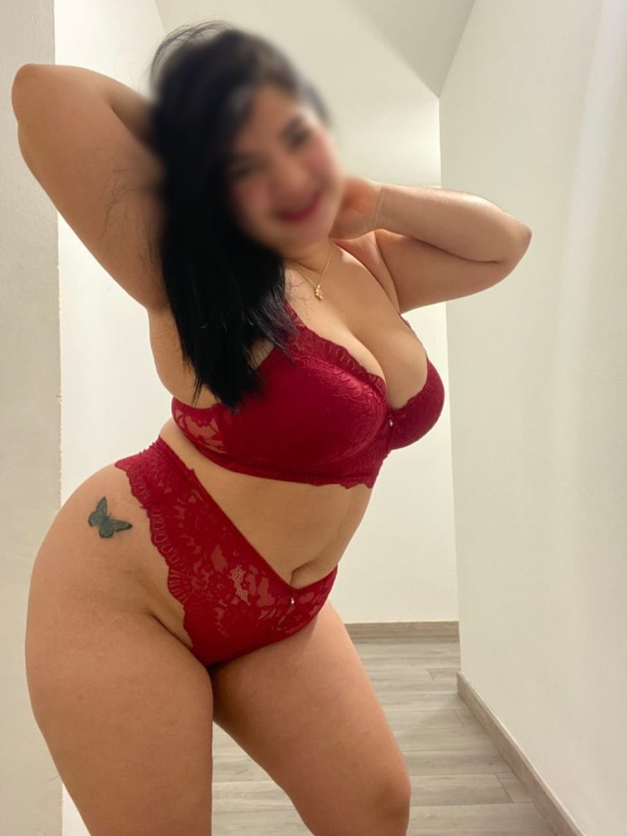 Joven cachonda ven y disfruta del buen sexo