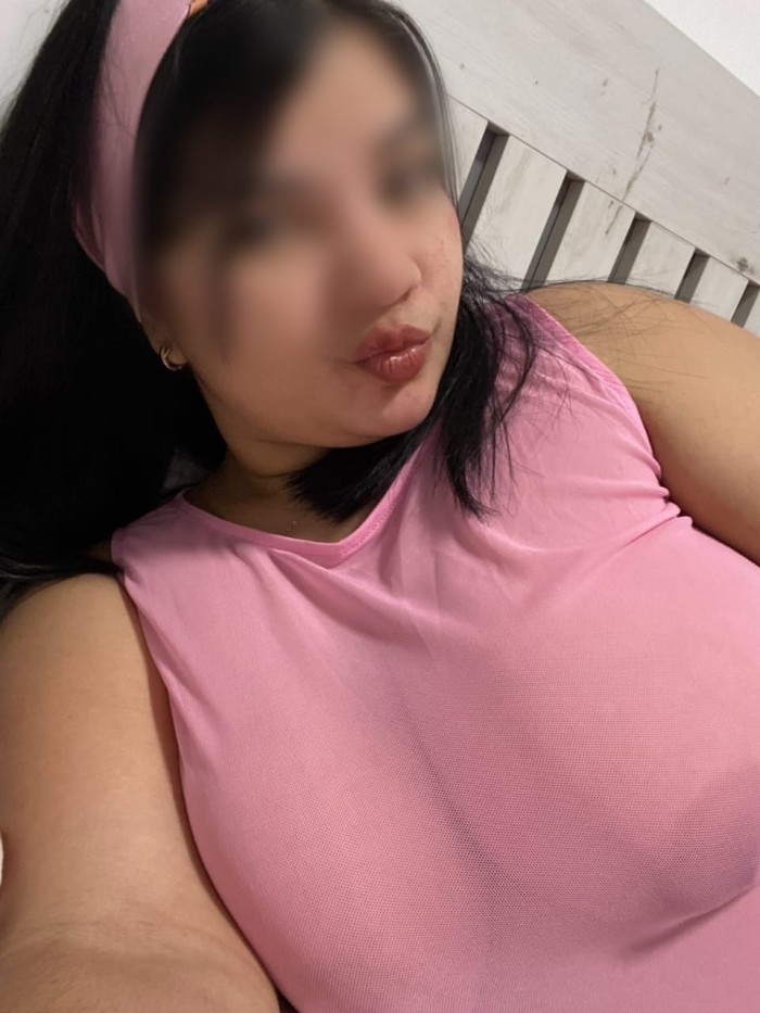 Joven cachonda ven y disfruta del buen sexo