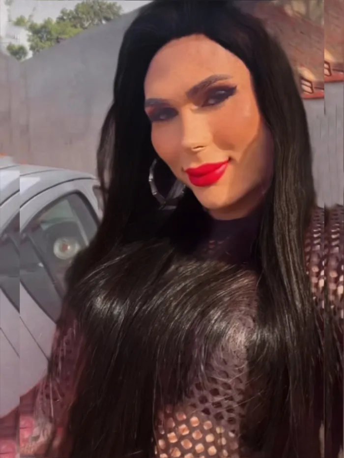 Tranny Claudia morenaza espectacular Alta TATUADA