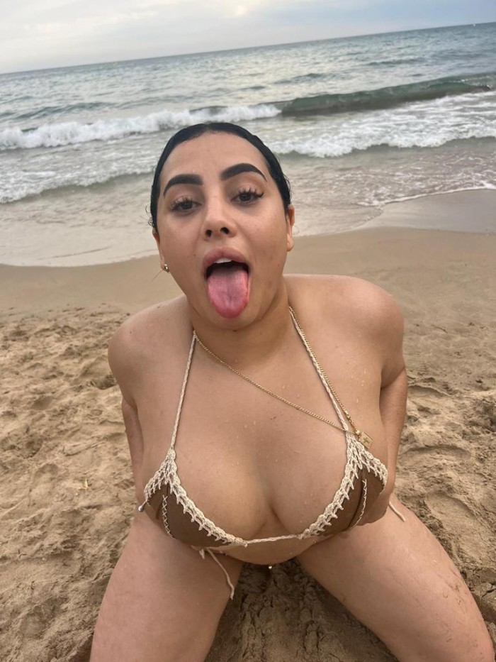 DIOSA DEL PLACER Y EL DESEO COMPLACIENTE A TOPE