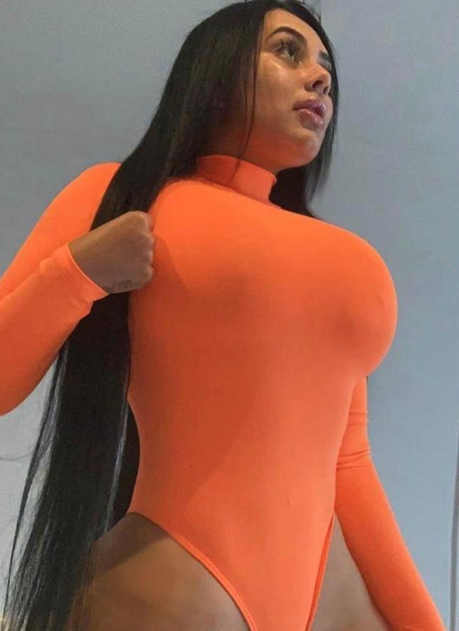 DIOSA DEL PLACER Y EL DESEO COMPLACIENTE A TOPE