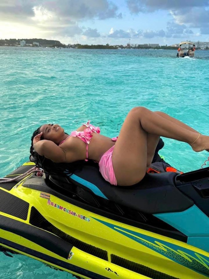 ¡¡DESCUBRE!! UNA CHICA CON MUCHO QUE OFRECER