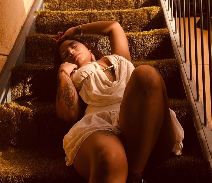 JOVENCITA GUAPA, ARDIENTE Y ENROLLADA
