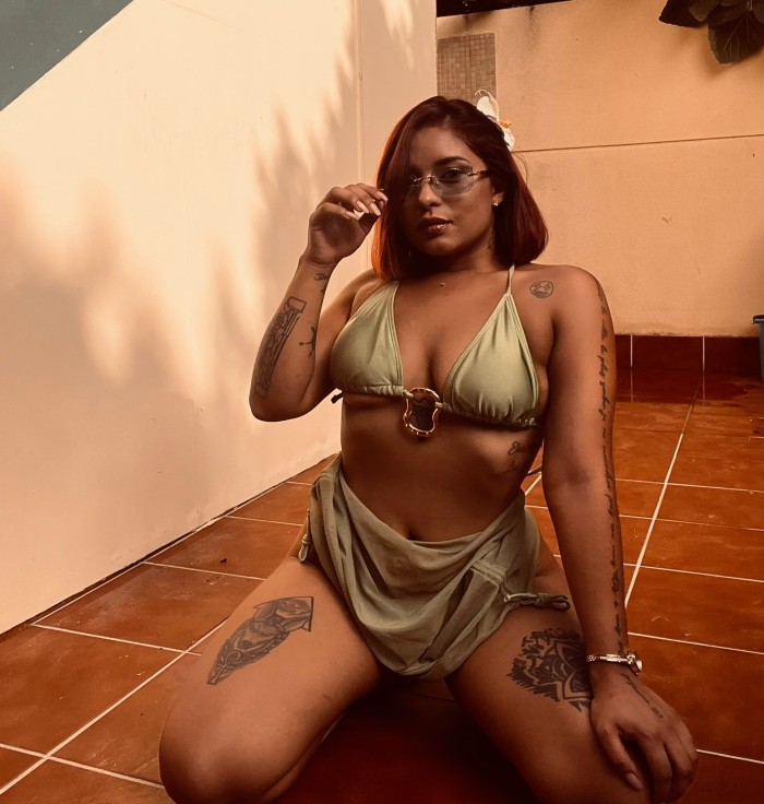 JOVENCITA GUAPA, ARDIENTE Y ENROLLADA
