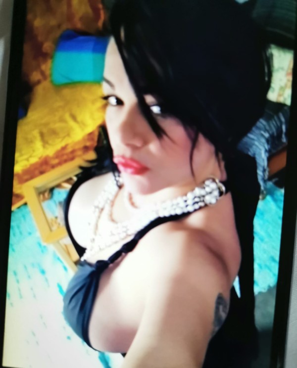 QUIERES HACER UN TRIO ESPECTACULAR CON 2 CHICAS