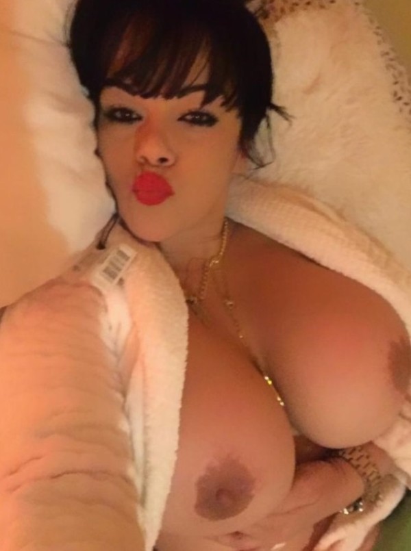 QUIERES HACER UN TRIO ESPECTACULAR CON 2 CHICAS