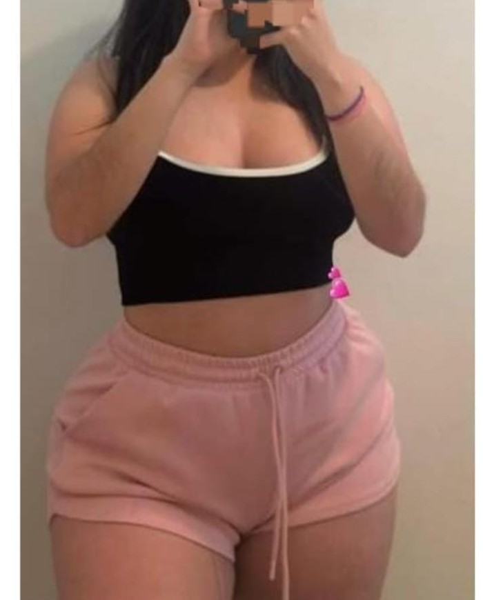 Anitta gordita culona, tetona, fiestera a tope.