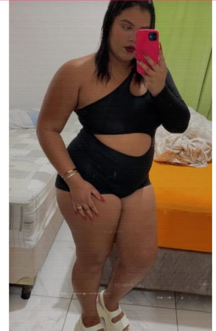 Anitta gordita culona, tetona, fiestera a tope.