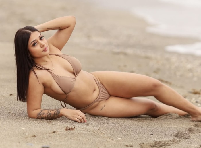 SENSUAL COLOMBIANA MUY GUARRA Y FIESTERA TORREVIEJ