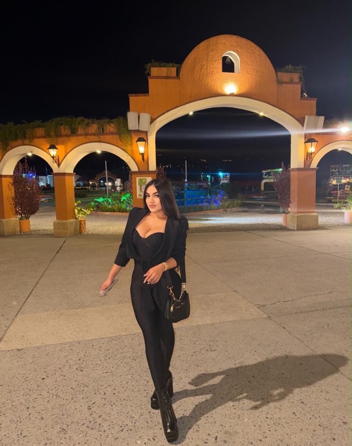 ARDIENTE LATINA AMOROSA RECIÉN LLEGADA