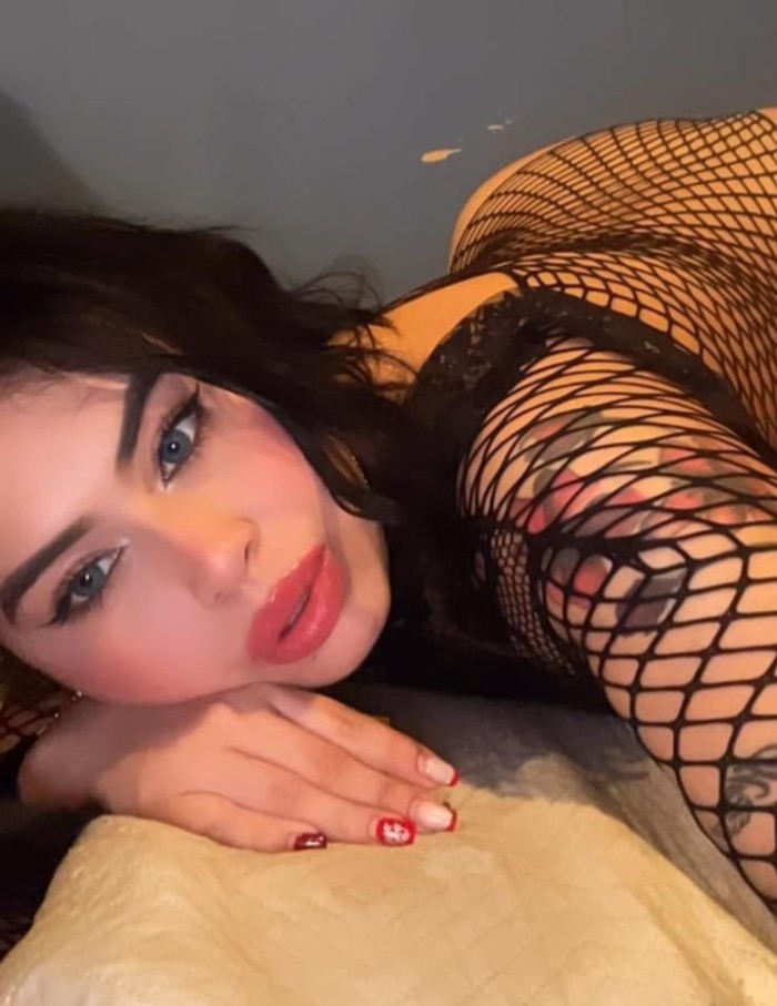 DELICIOSA ENTREGADA CACHONDA ADICTA AL PLACER