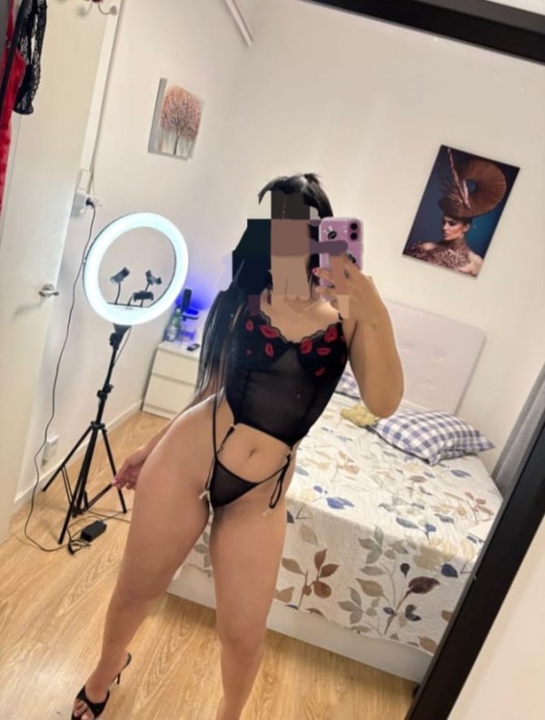 ARDIENTE SENSUAL COMPLACIENTE DESEOSA DE SEXO