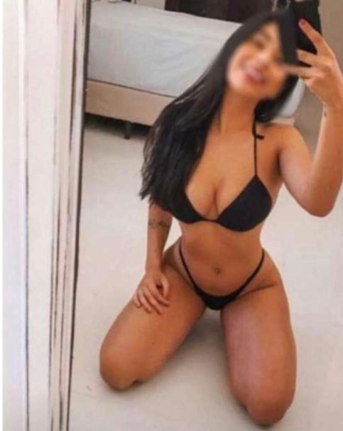 novedad morenita encantadora