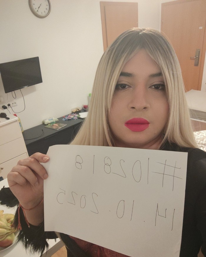 Valeria revienta culos pollona 24h