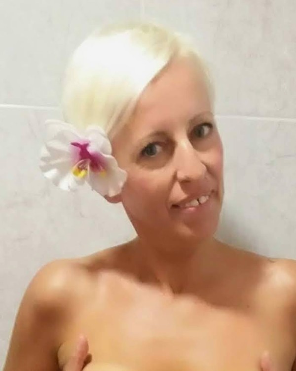 GUAPA& BUENA. Y SÓLO PARA CABALLEROS VIP.!