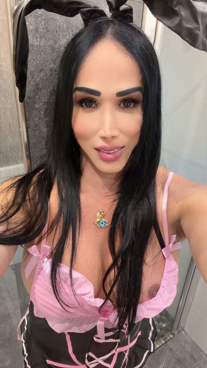 Hermosa trans modelo ejecutiva en pamplona salidas