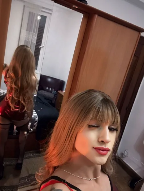 EN PUERTO SAGUNTO PRECIOSA  JOVENCITA TRANS ARDIENTE