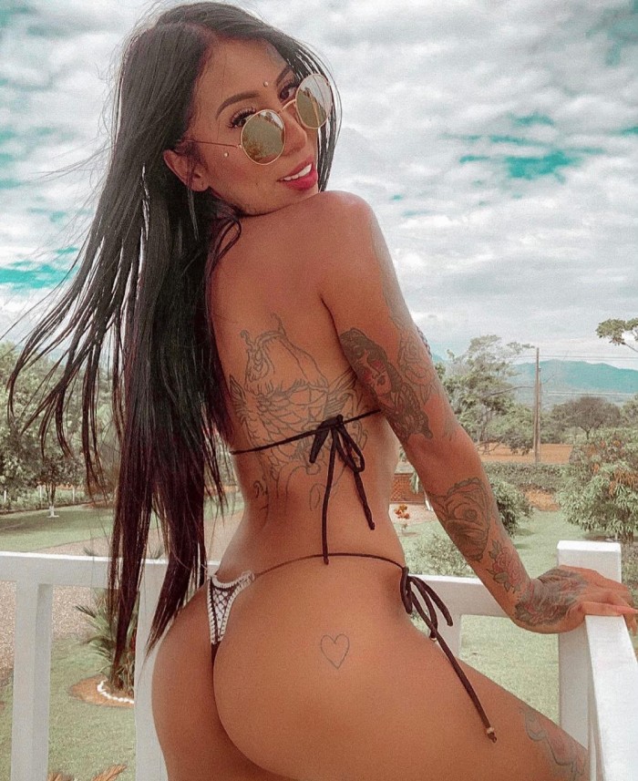 MORENA GUAPA Y JOVEN , NUEVA EN JEREZ, FIESTERA