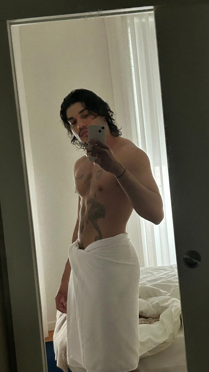 CHICO DELICIOSO CACHON IMPLICADO MUY COMPLACIENTE