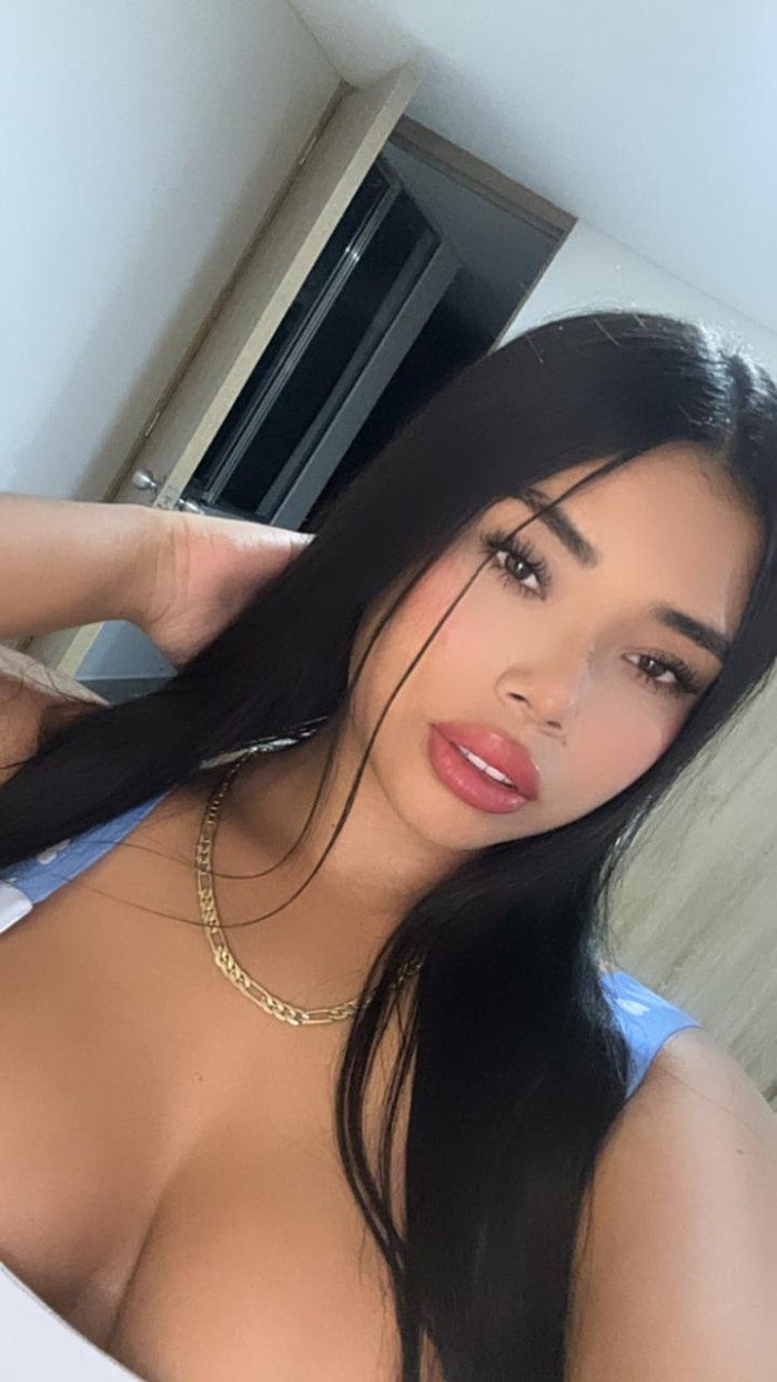 ELEGANCIA Y DULZURA EN UNA SOLA MUJER  685422094