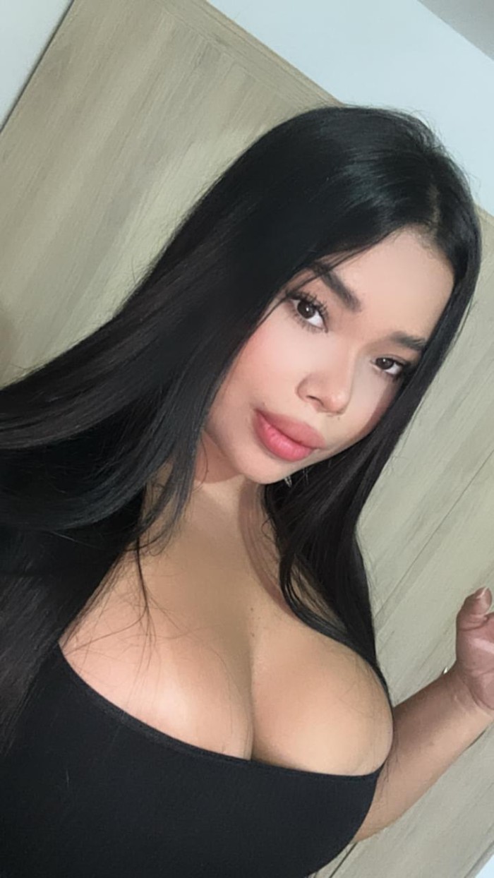 ELEGANCIA Y DULZURA EN UNA SOLA MUJER  685422094