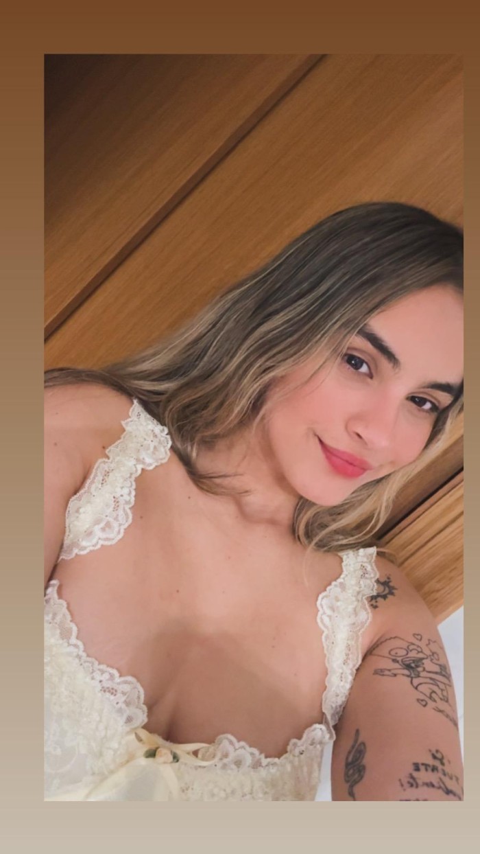 VEN DISFRUTA DE UN COÑO HUMEDO